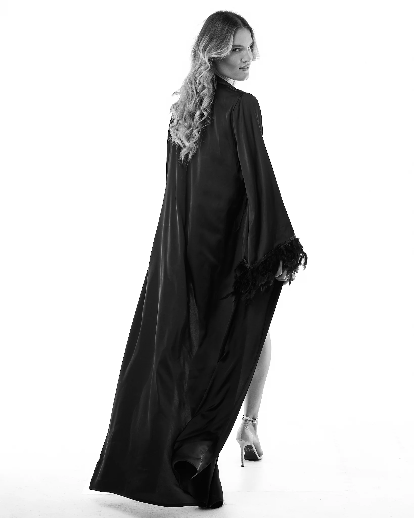 Negligee nero con piume - Image 6